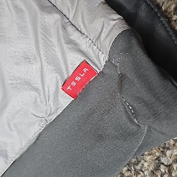 Tesla Vest - Picture 3 of 8